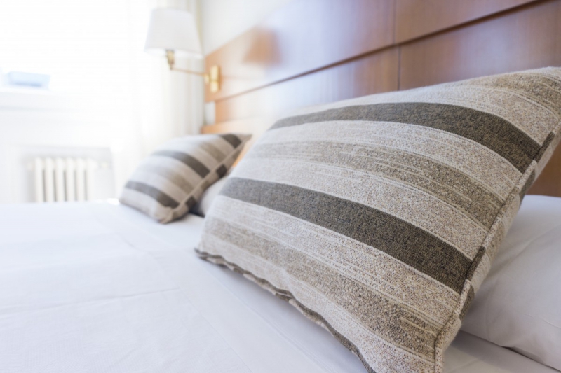 hotel-BERRE LES ALPES-min_pillow_bed_bedroom_hotel_space-115188